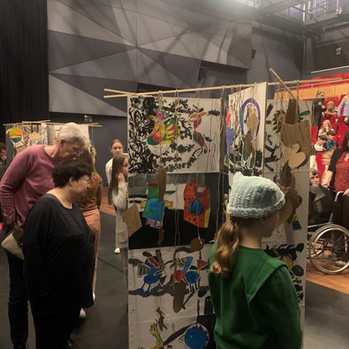 Eindexpositie kunstmaatjes presentatie zaal 2.jpg
