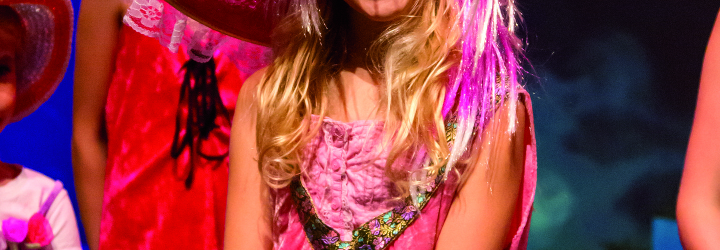 Theater_roze_hoed.jpg